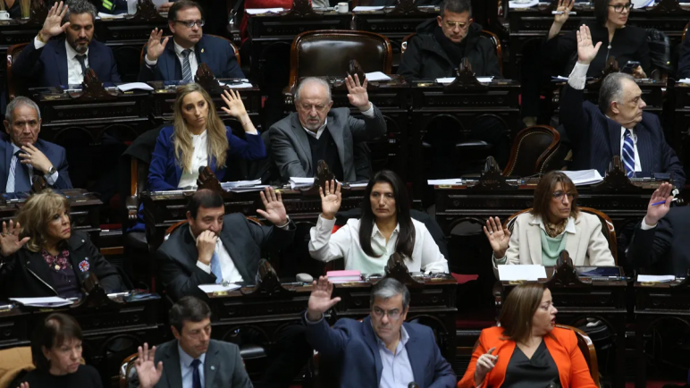 Con el firme proposito de embarrar la cancha , la oposicion seguira marcando la agenda en diputados